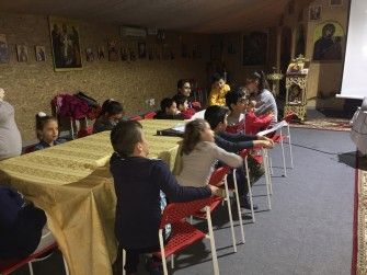 Explicarea Sfintei și Dumnezeieștii Liturghii și prânz de caritate la parohia Pescara