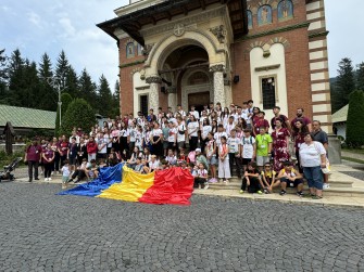 Mai aproape de casă, mai aproape de cer - 106 copii și tineri români din Italia au participat la Taberele ARC de la Mănăstirea Caraiman organizate de Departamentul pentru Românii de Pretutindeni