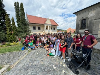 Mai aproape de casă, mai aproape de cer - 106 copii și tineri români din Italia au participat la Taberele ARC de la Mănăstirea Caraiman organizate de Departamentul pentru Românii de Pretutindeni