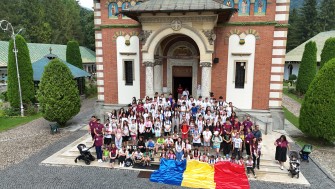 Mai aproape de casă, mai aproape de cer - 106 copii și tineri români din Italia au participat la Taberele ARC de la Mănăstirea Caraiman organizate de Departamentul pentru Românii de Pretutindeni